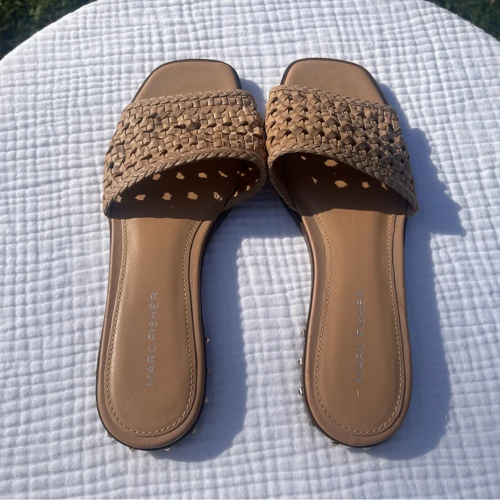 MARC FISHER Woven Tan JEREMY Spike Sandals Slides Size 6.5 - Picture 6 of 7
